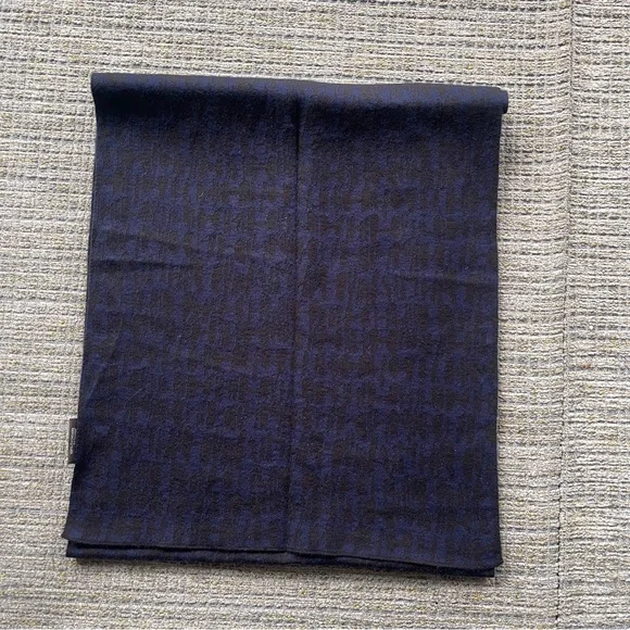 Hermes Cashmere H Pattern Scarf - Picture 5 of 14